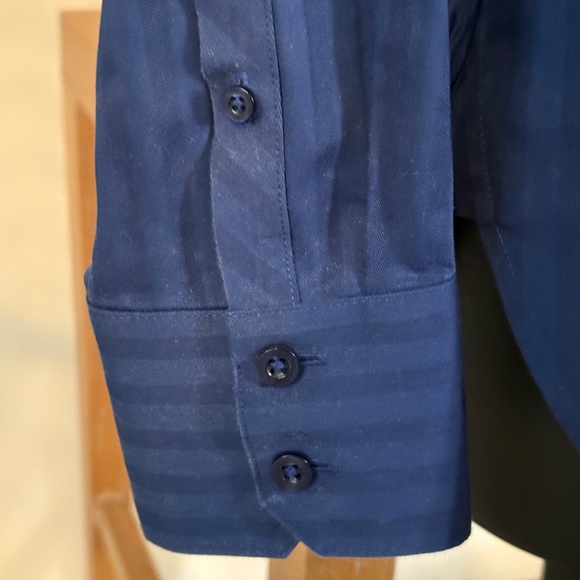 Chico's Women's NWT Royal Blue Long Sleeve Non-Iron shirt - Picture 3 of 5